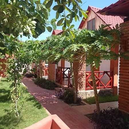 Bungalows Y Cabanas, Las Barracas De La Barra Malucano ภายนอก รูปภาพ